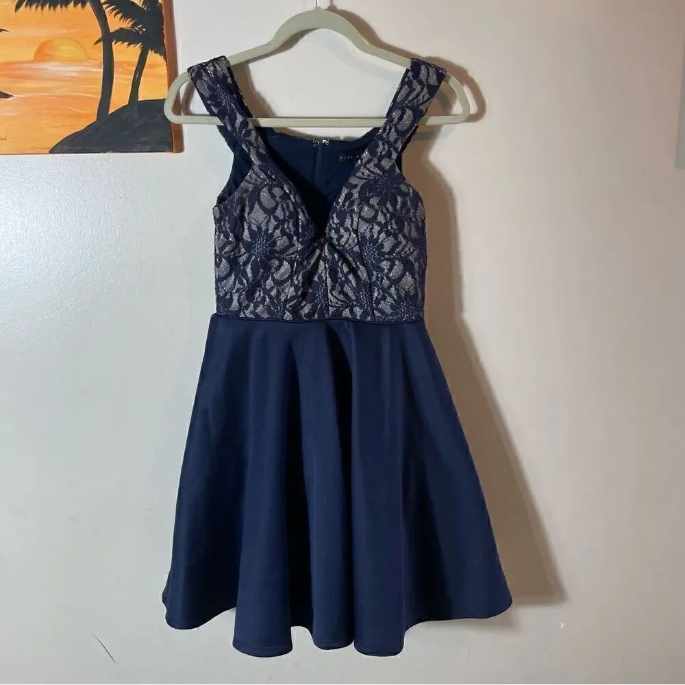 City studio dress - Picture 3 of 8